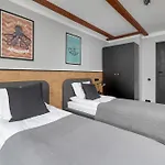 Wyjatkowy Z Projektorem I Stolem Bilardowym W Centrum Gdyni By Renters *