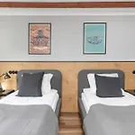 Wyjatkowy Z Projektorem I Stolem Bilardowym W Centrum Gdyni By Renters Daire *