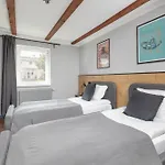 Daire Wyjatkowy Z Projektorem I Stolem Bilardowym W Centrum Gdyni By Renters