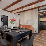 Wyjatkowy Z Projektorem I Stolem Bilardowym W Centrum Gdyni By Renters Daire