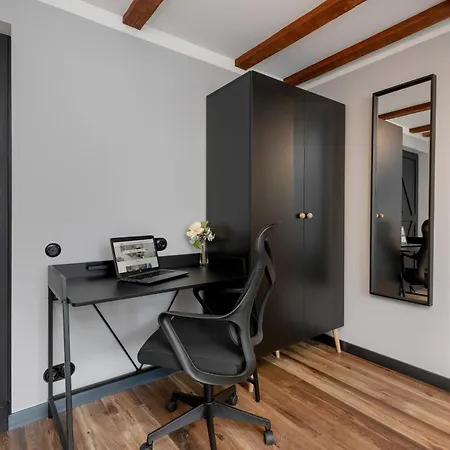 Apartment Wyjatkowy Z Projektorem I Stolem Bilardowym W Centrum Gdyni By Renters *
