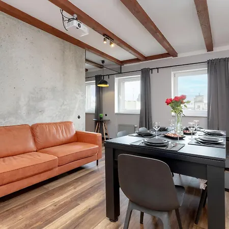 Wyjatkowy Z Projektorem I Stolem Bilardowym W Centrum Gdyni By Renters *
