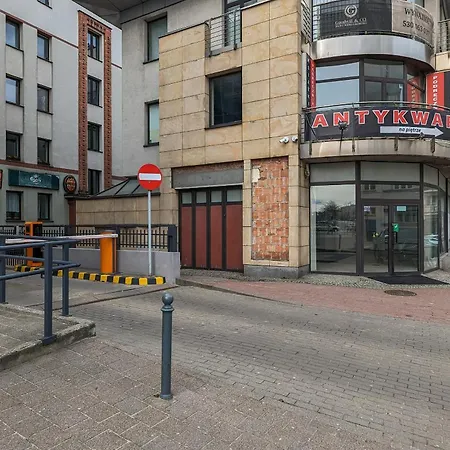 Wyjatkowy Z Projektorem I Stolem Bilardowym W Centrum Gdyni By Renters