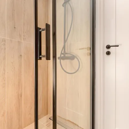 Apartment Wyjatkowy Z Projektorem I Stolem Bilardowym W Centrum Gdyni By Renters *