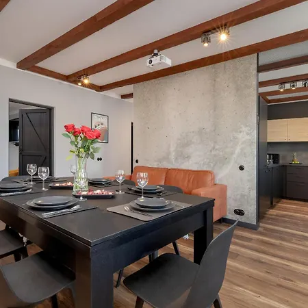 Wyjatkowy Z Projektorem I Stolem Bilardowym W Centrum Gdyni By Renters Appartamento