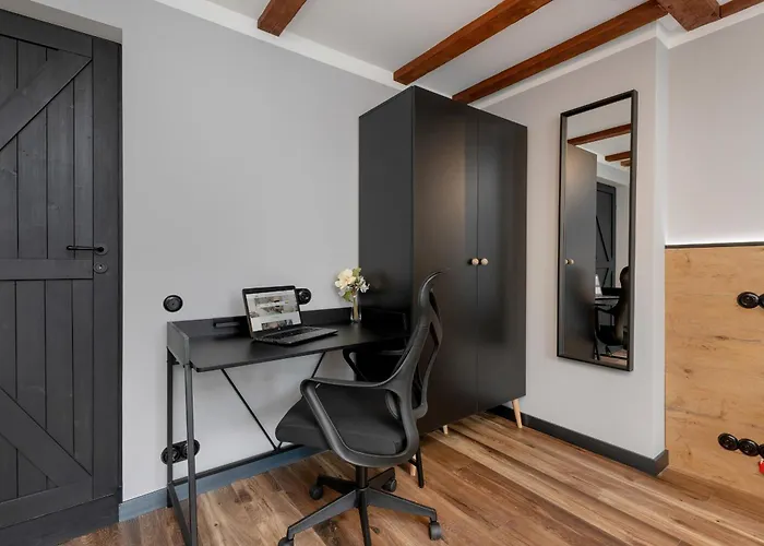 Apartment Wyjatkowy Z Projektorem I Stolem Bilardowym W Centrum Gdyni By Renters *