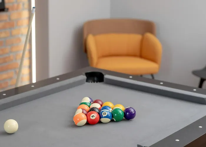 Apartment Wyjatkowy Z Projektorem I Stolem Bilardowym W Centrum Gdyni By Renters *