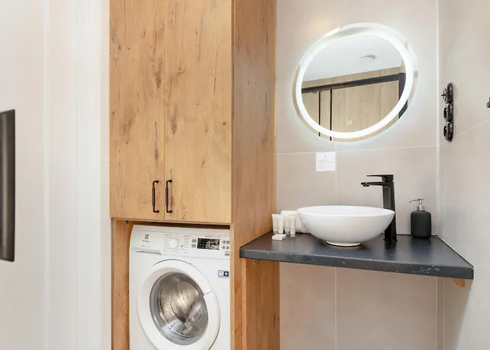 Wyjatkowy Z Projektorem I Stolem Bilardowym W Centrum Gdyni By Renters Apartment